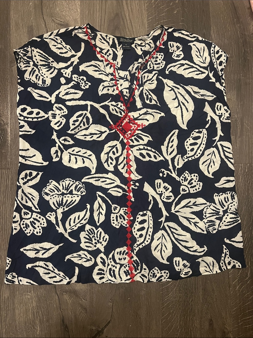Lucky Brand XL  Navy Floral V-Neck Top with Red Embroidery